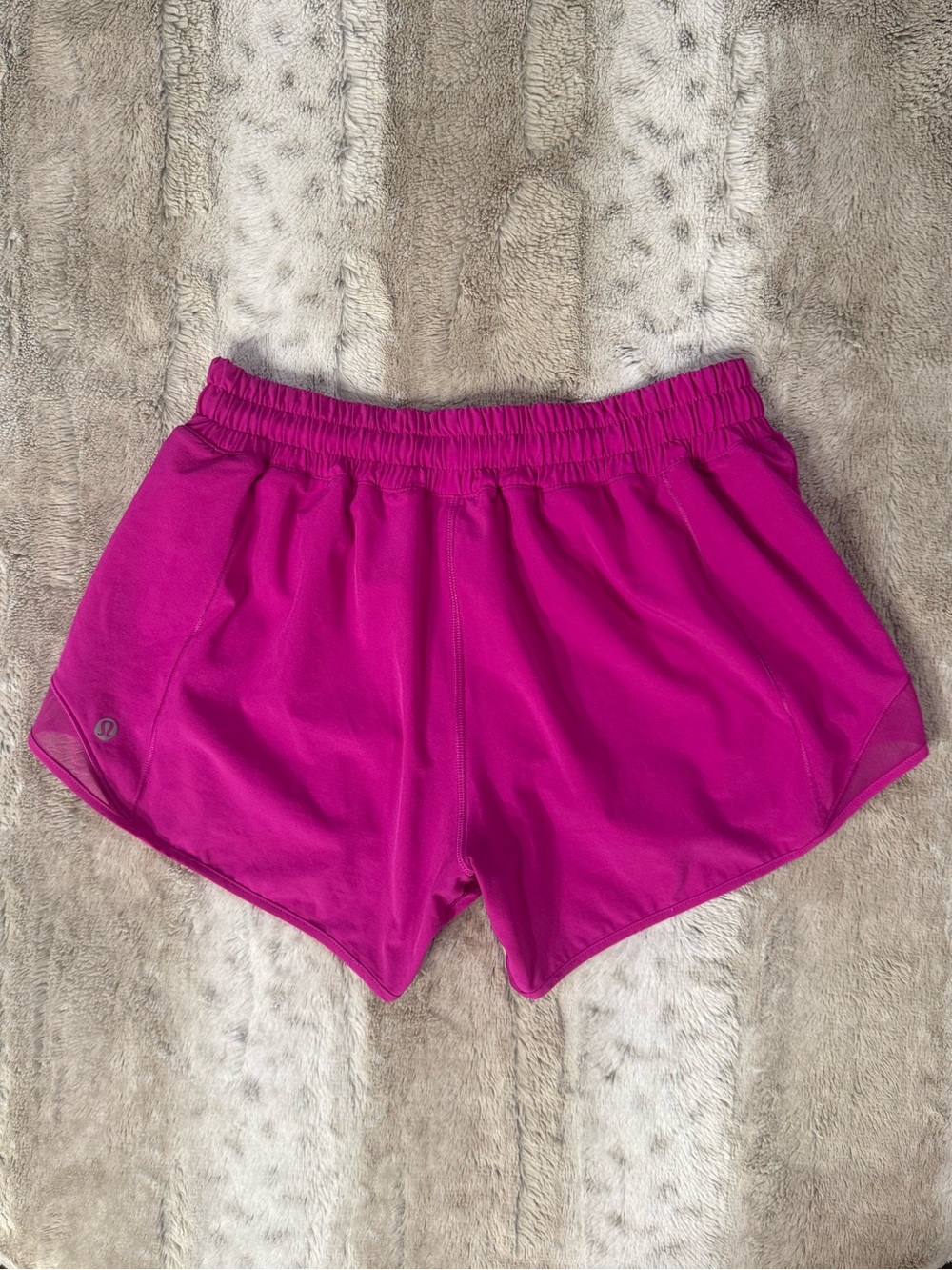 Lululemon Hotty Hot Short II "Long 4" in 
Ripened Raspberry Size 6 - Picture 6 of 16